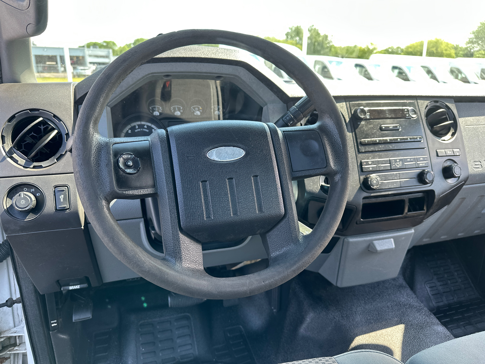 2011 Ford Super Duty F-250 SRW XL 2WD Reg Cab 137 15