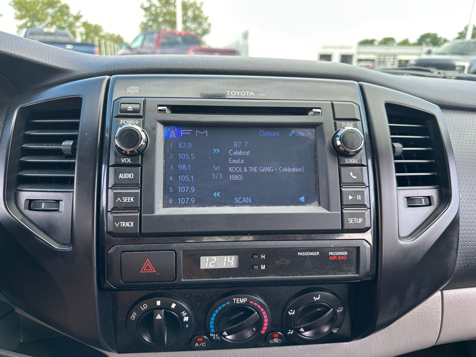 2013 Toyota Tacoma PreRunner 2WD Double Cab I4 AT 22