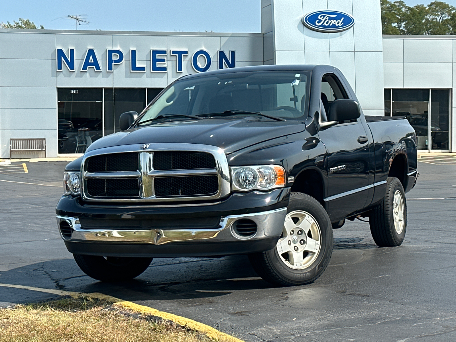 2005 Dodge Ram 1500 SLT 2dr Reg Cab 120.5 WB 4WD 1