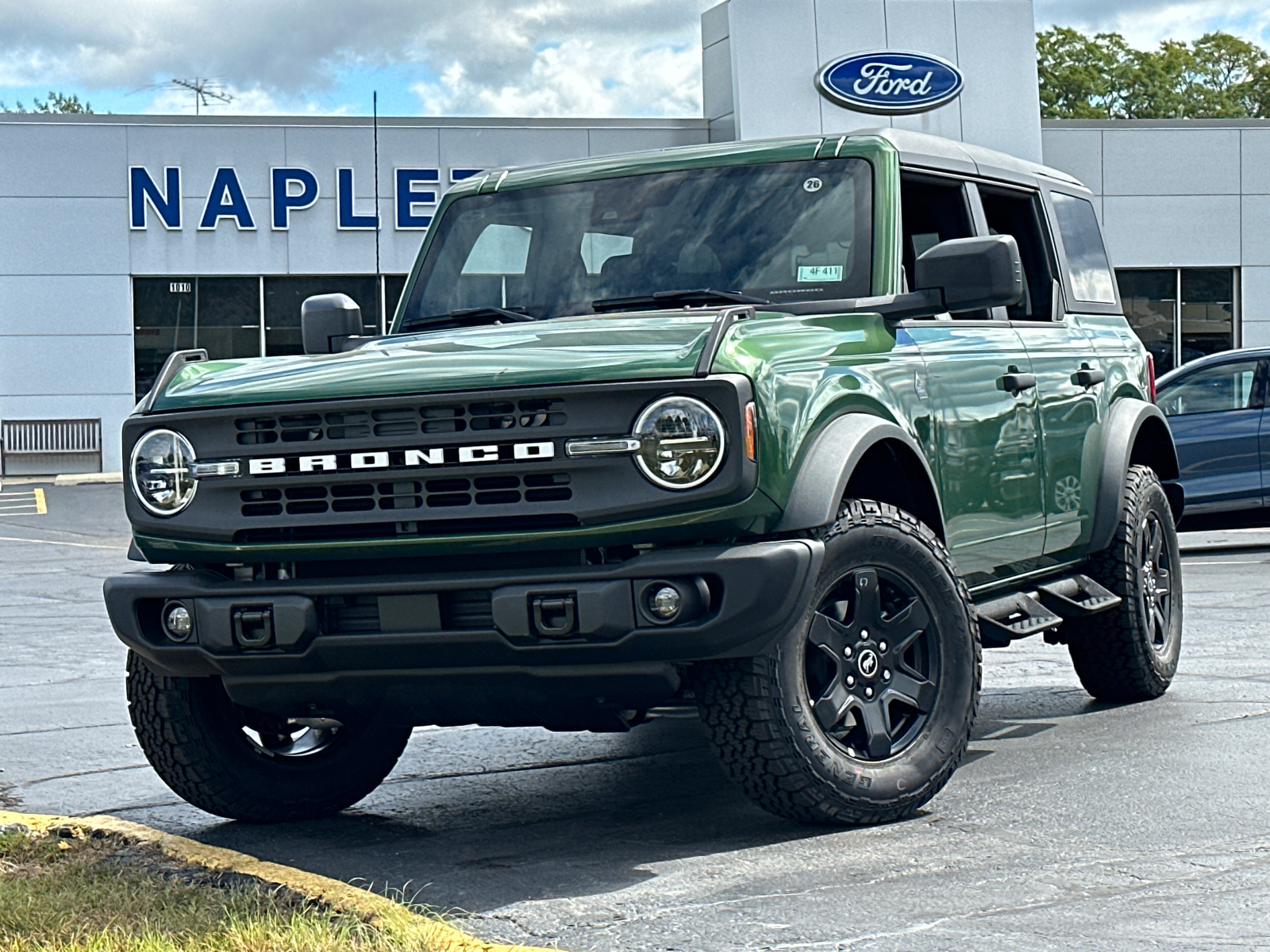 2024 Ford Bronco Black Diamond 1