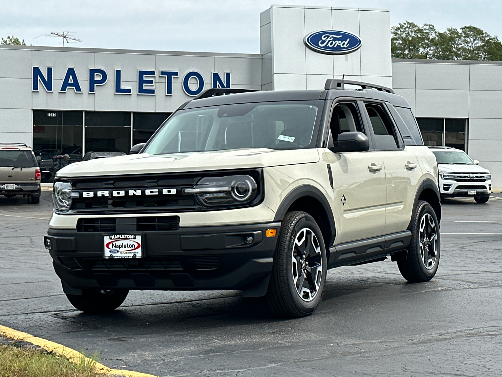 2024 Ford Bronco Sport Outer Banks 2