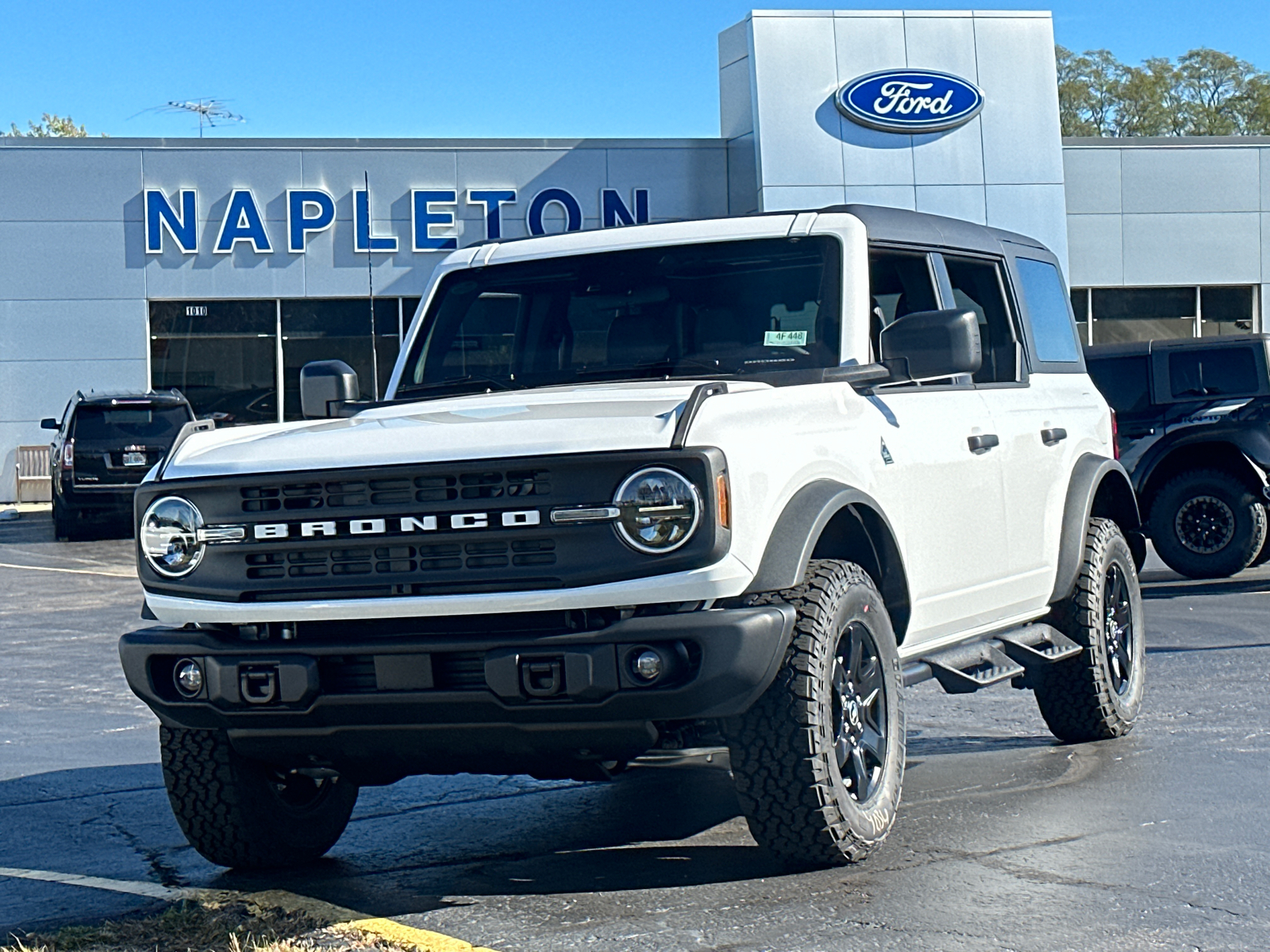 2024 Ford Bronco Black Diamond 1