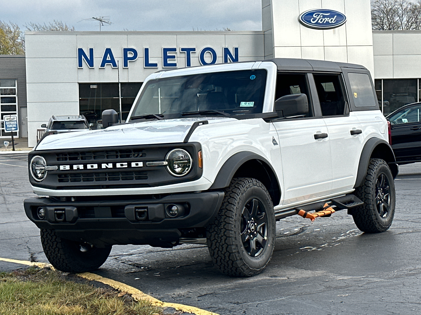 2024 Ford Bronco Black Diamond 1