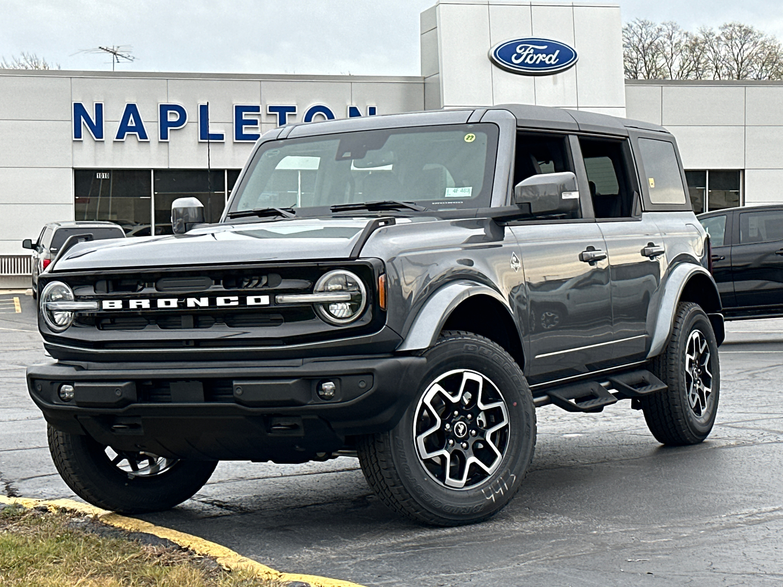 2024 Ford Bronco Outer Banks 1