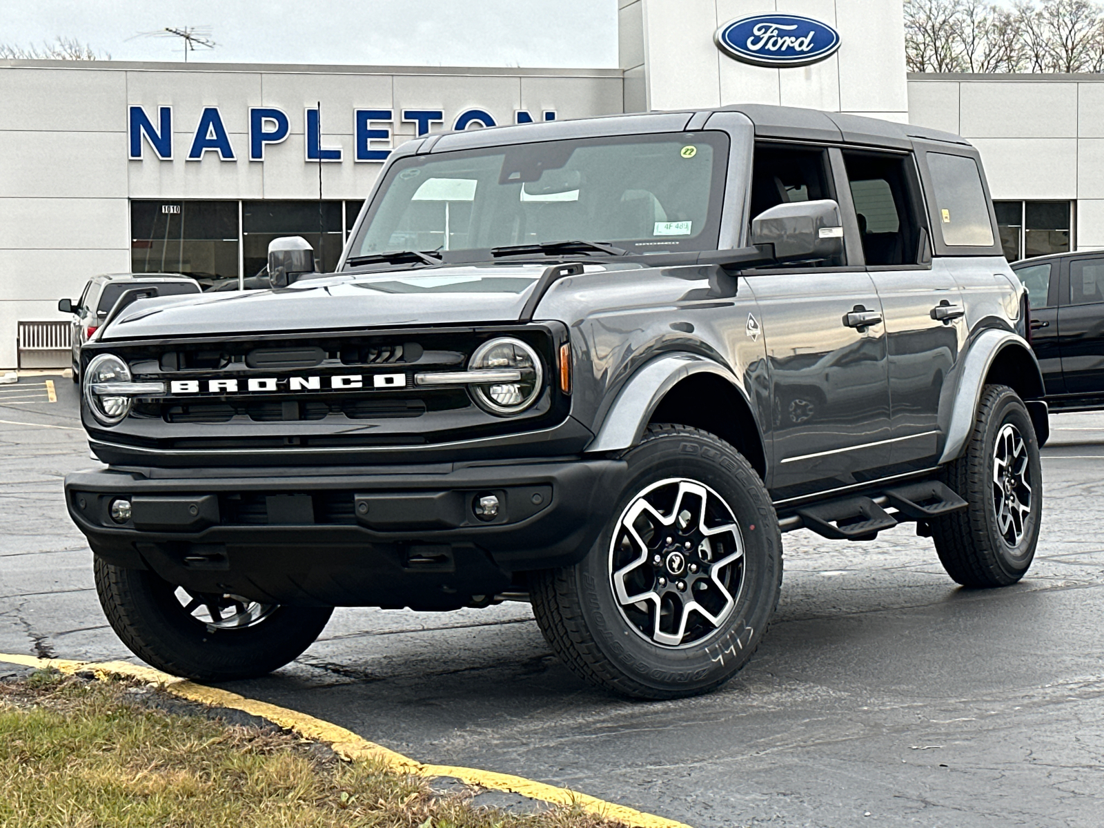 2024 Ford Bronco Outer Banks 2