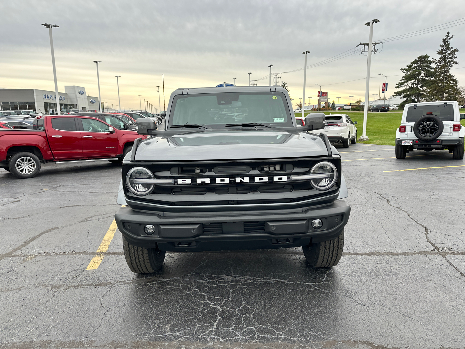 2024 Ford Bronco Outer Banks 3