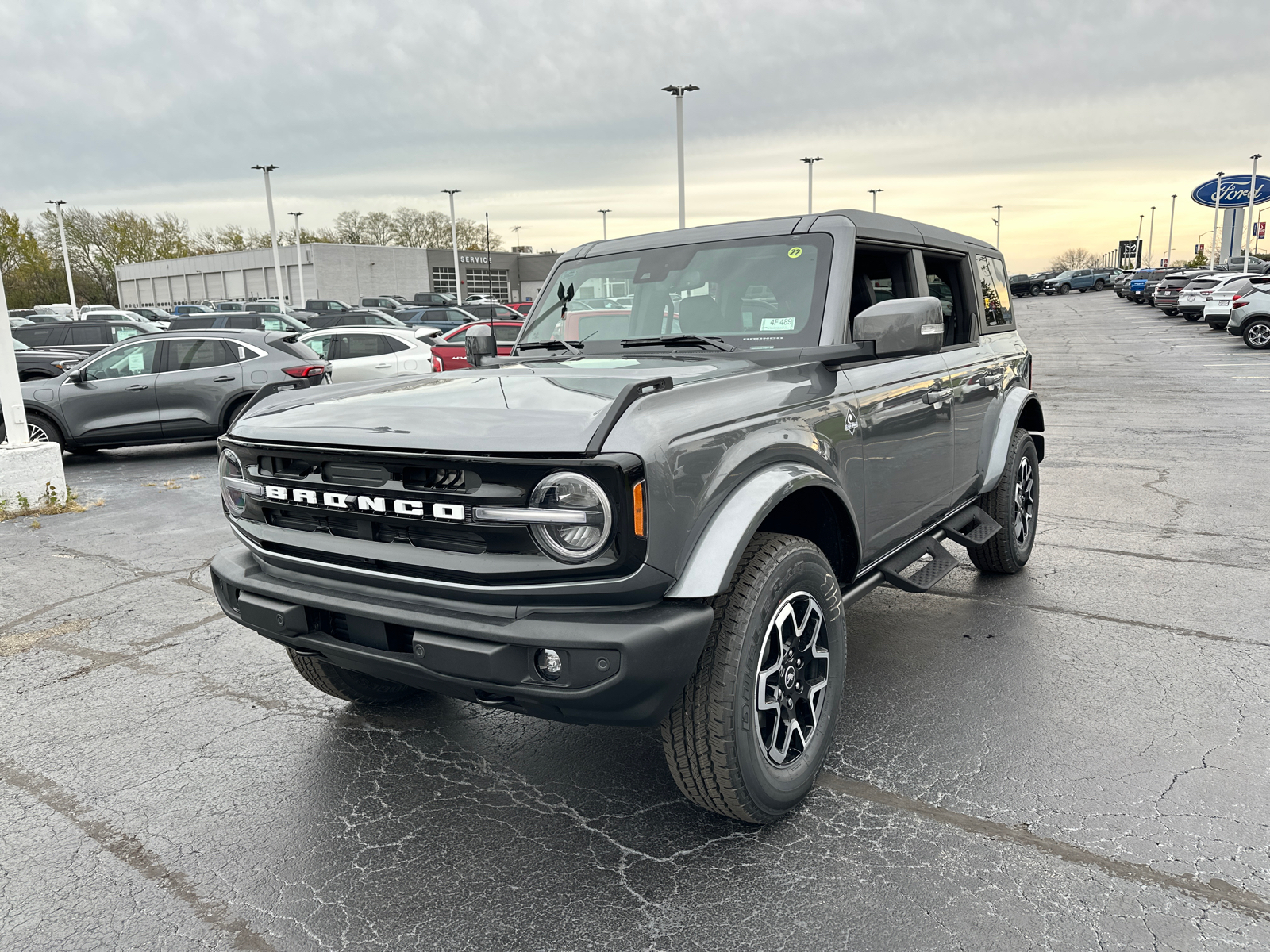 2024 Ford Bronco Outer Banks 4