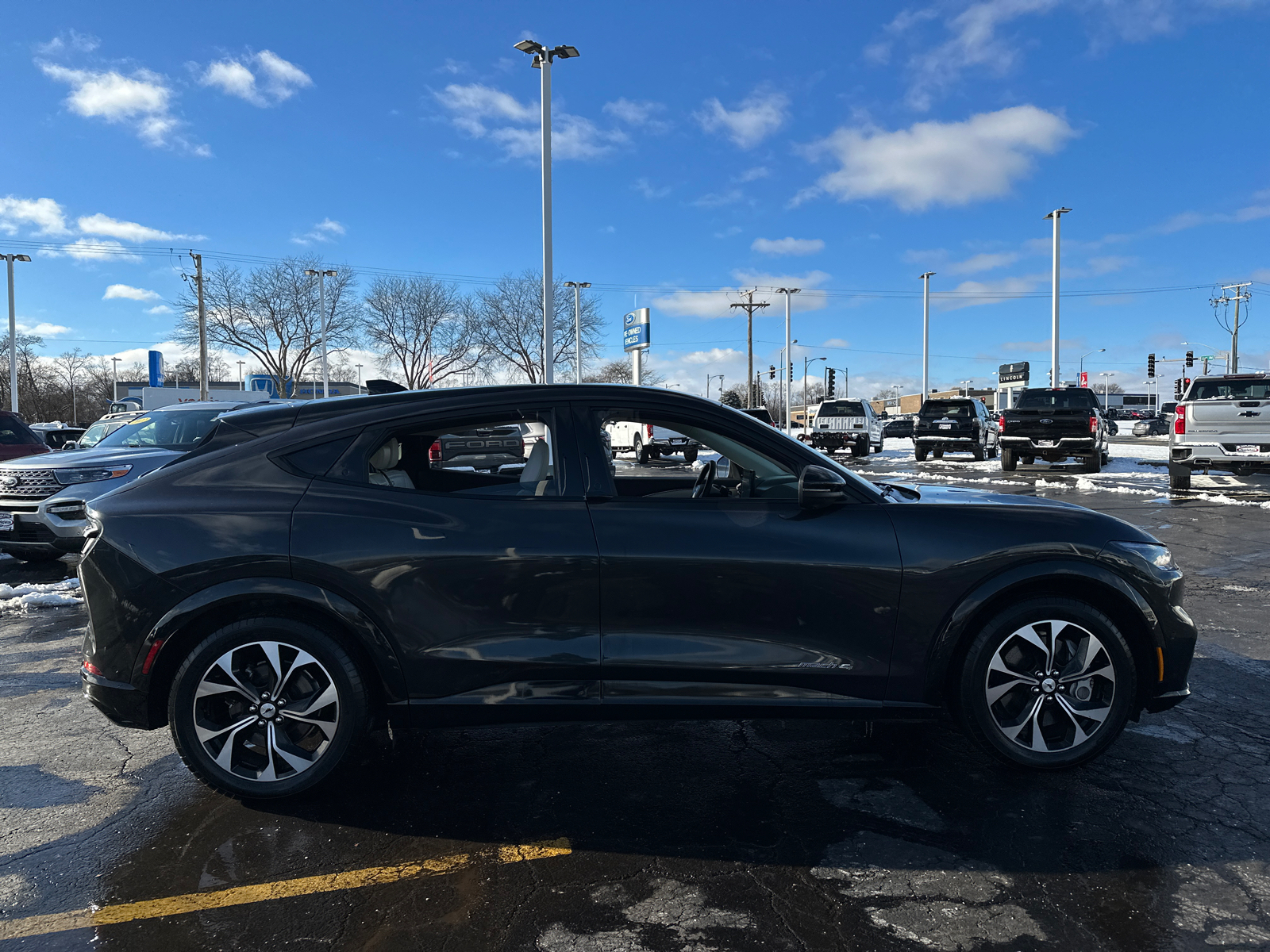 2022 Ford Mustang Mach-E Premium 9