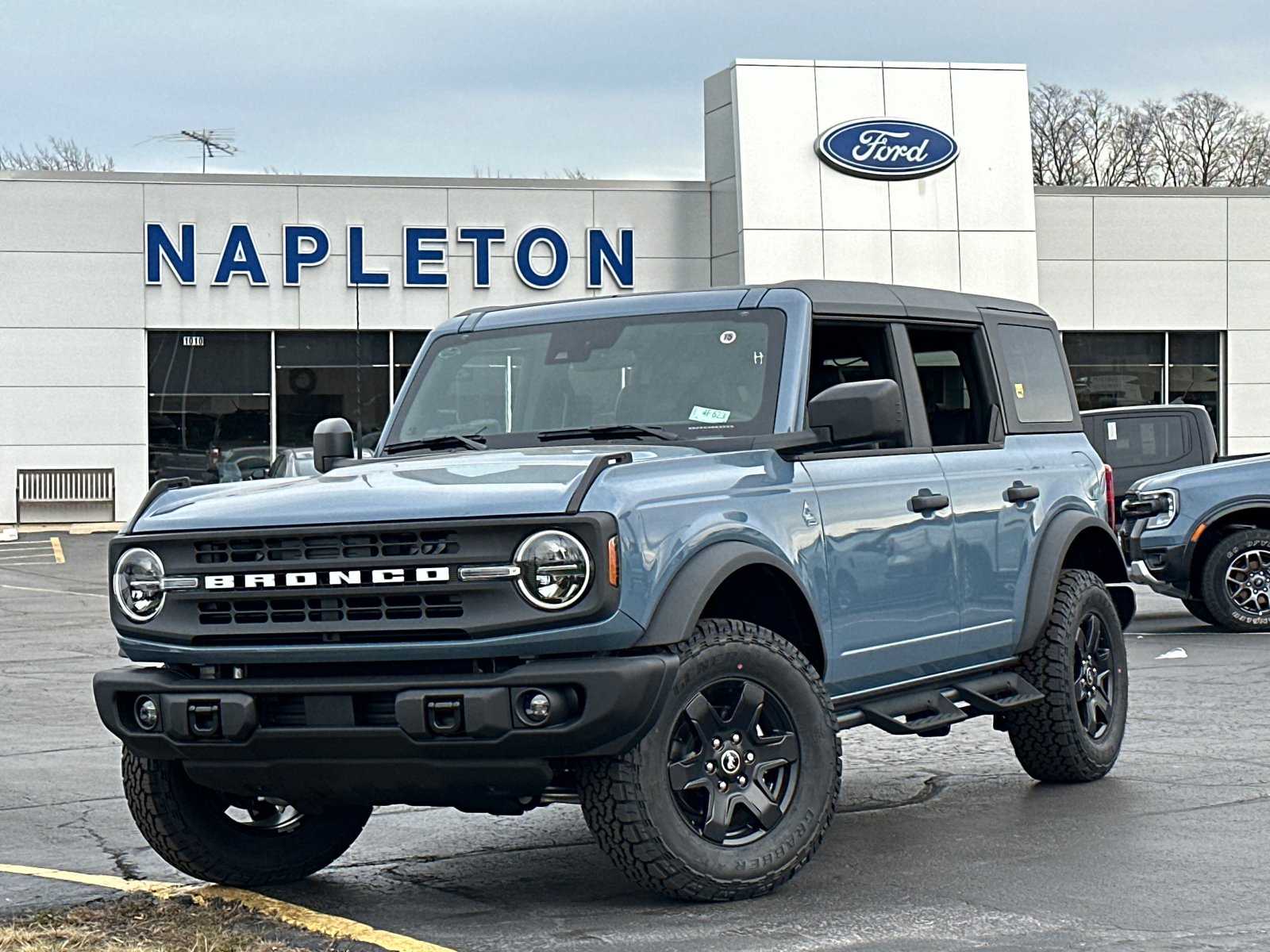 2024 Ford Bronco Black Diamond 1