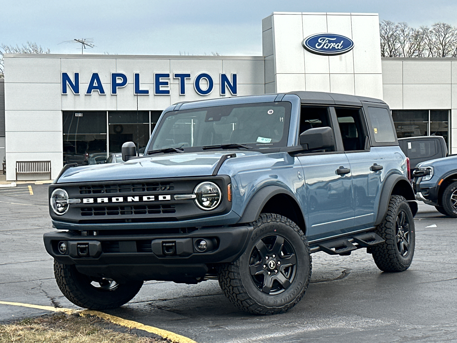 2024 Ford Bronco Black Diamond 2