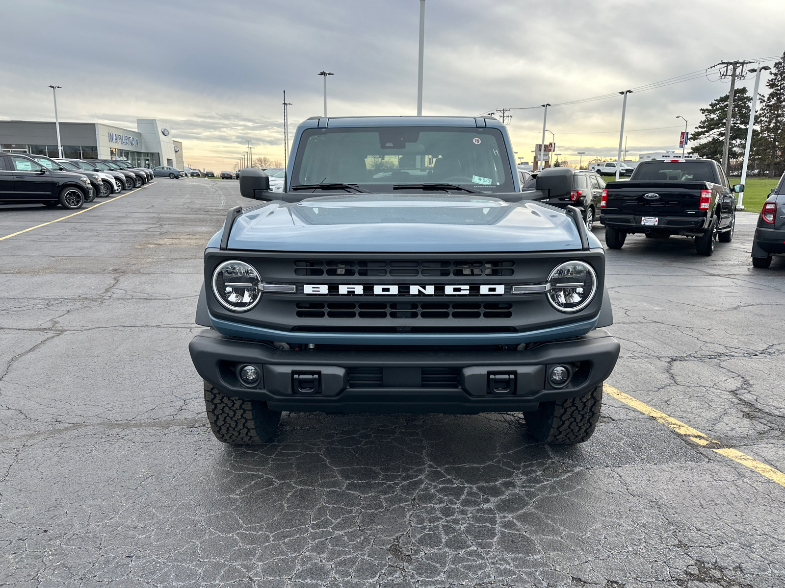 2024 Ford Bronco Black Diamond 3