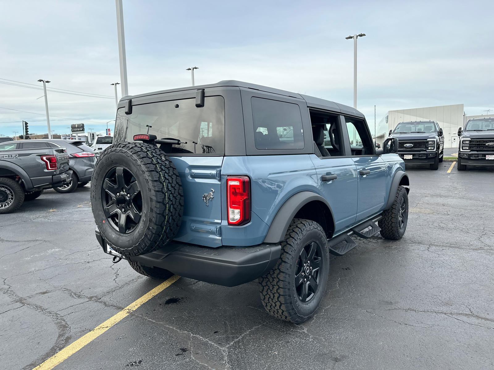 2024 Ford Bronco Black Diamond 8