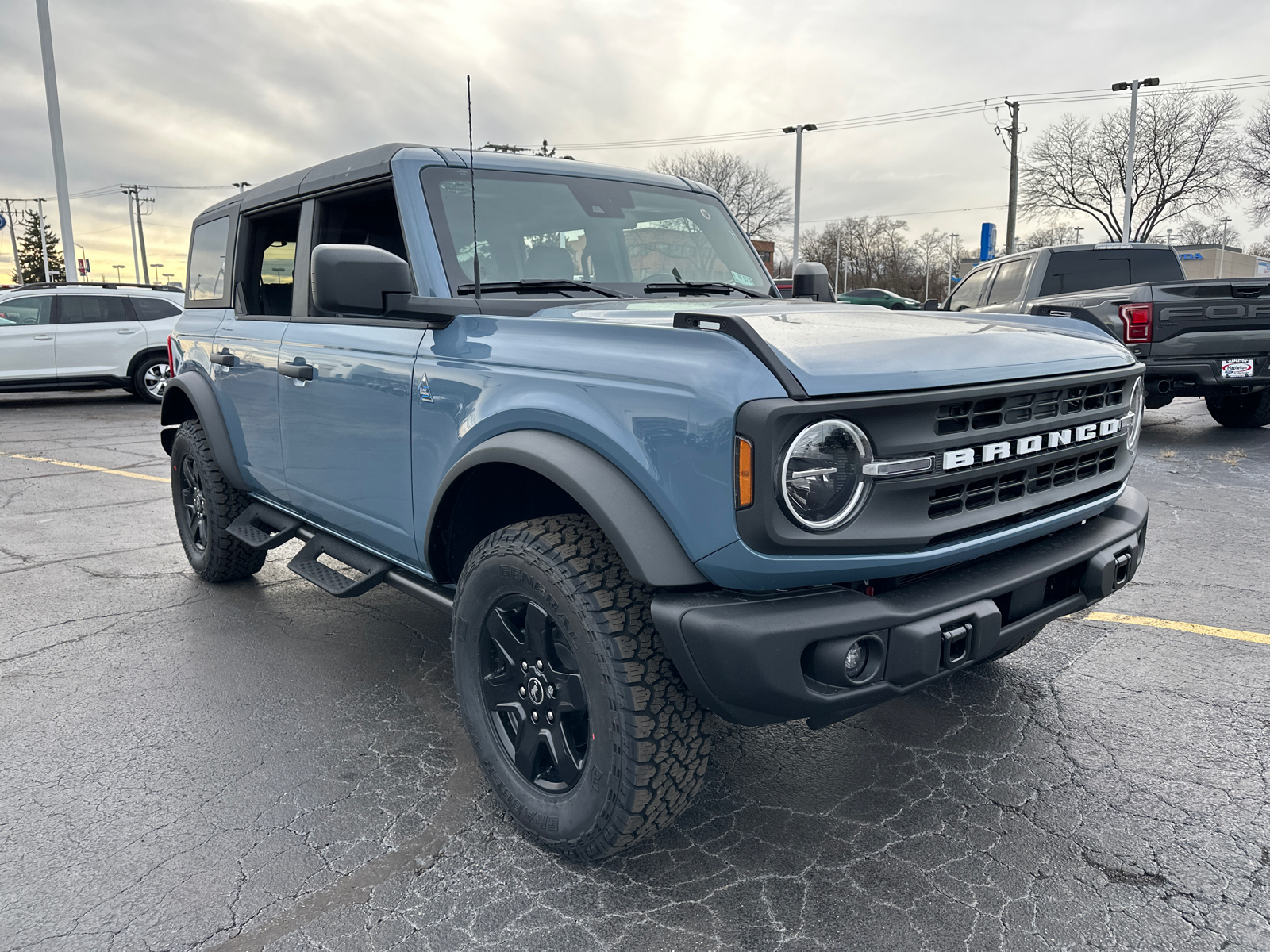 2024 Ford Bronco Black Diamond 10