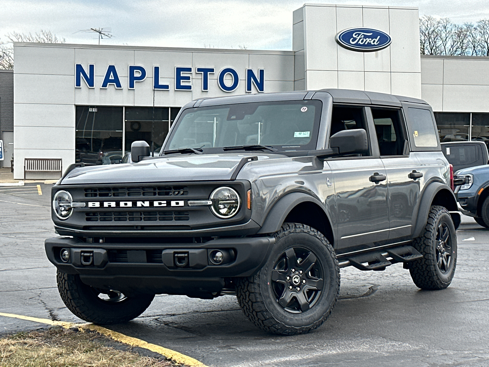 2024 Ford Bronco Black Diamond 1