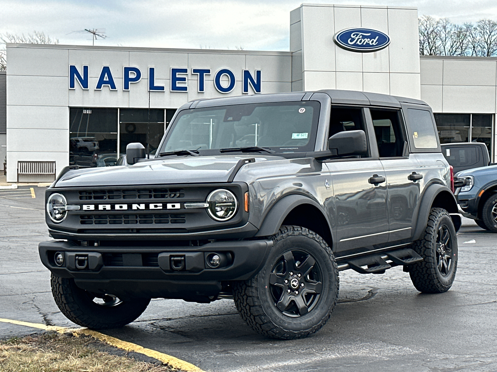 2024 Ford Bronco Black Diamond 2