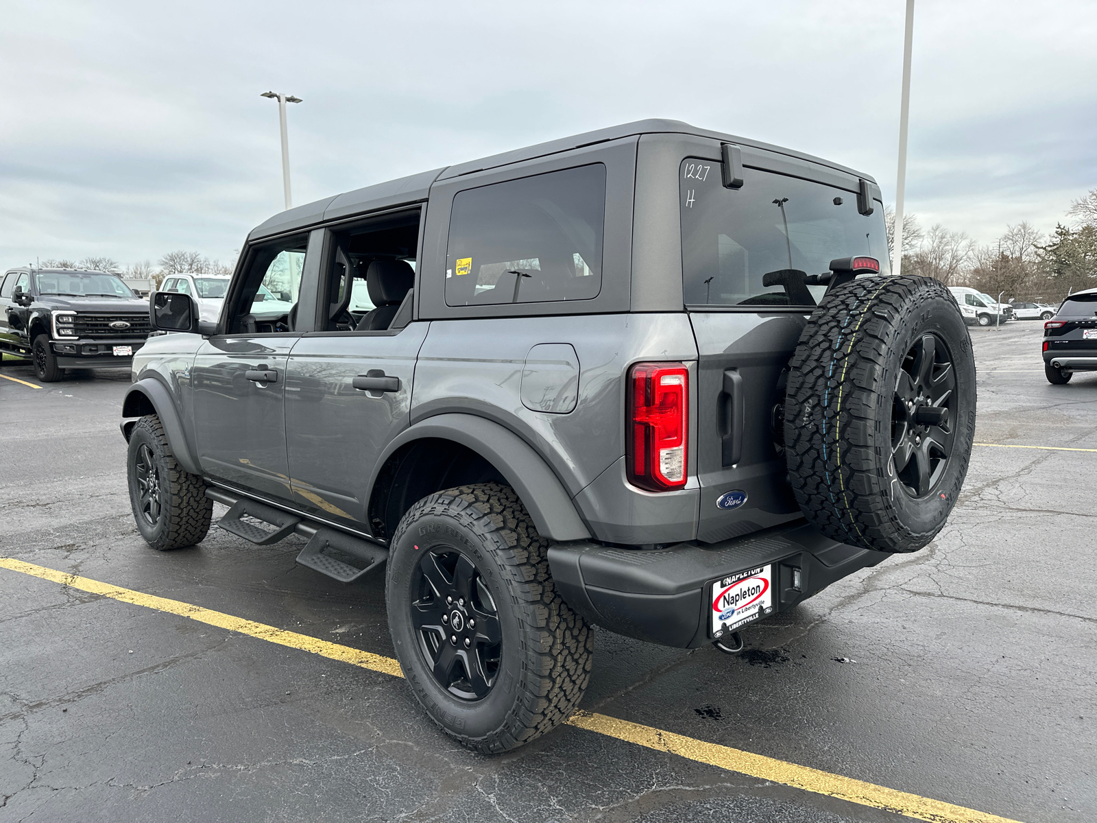 2024 Ford Bronco Black Diamond 6