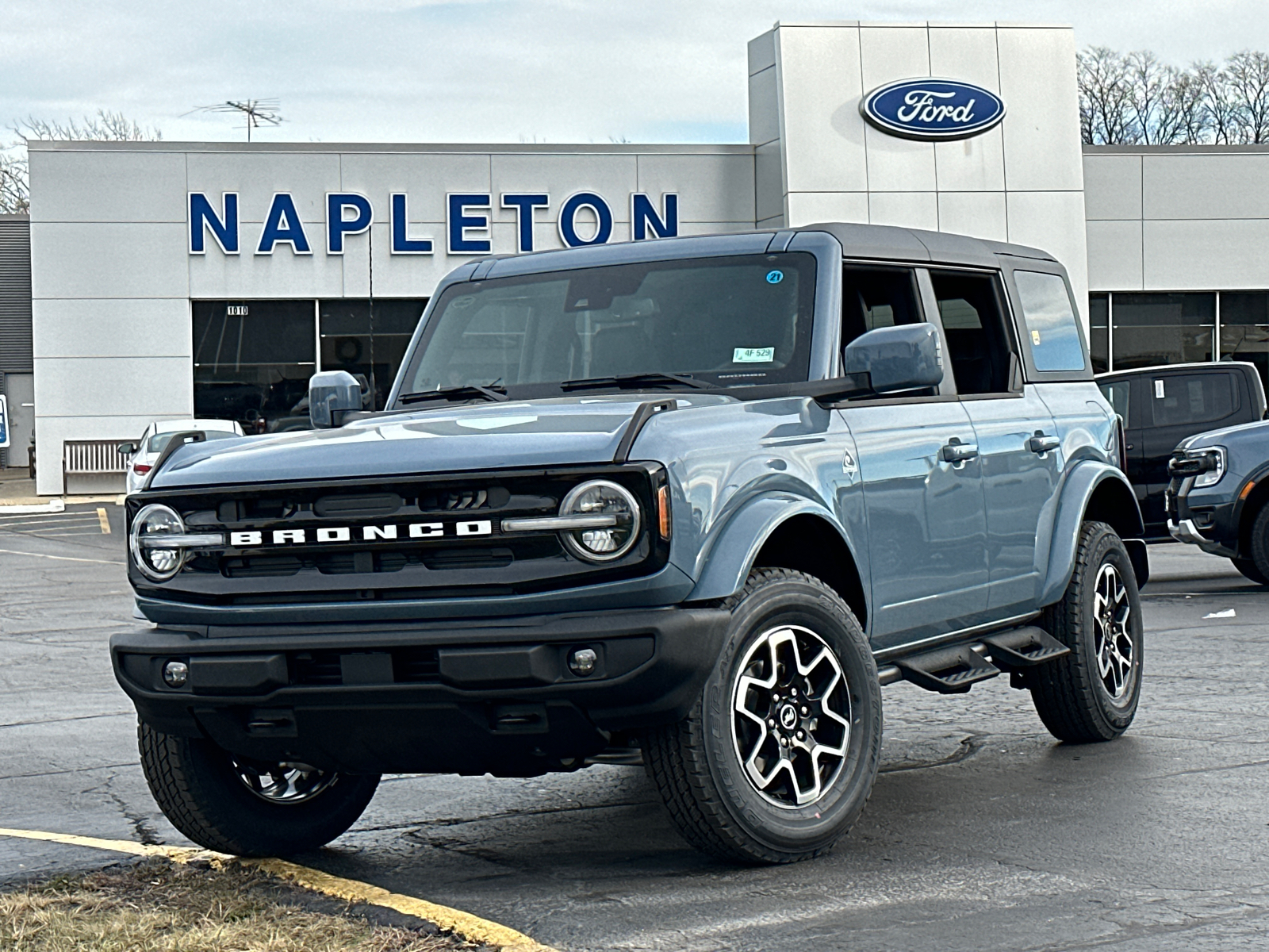 2024 Ford Bronco Outer Banks 2