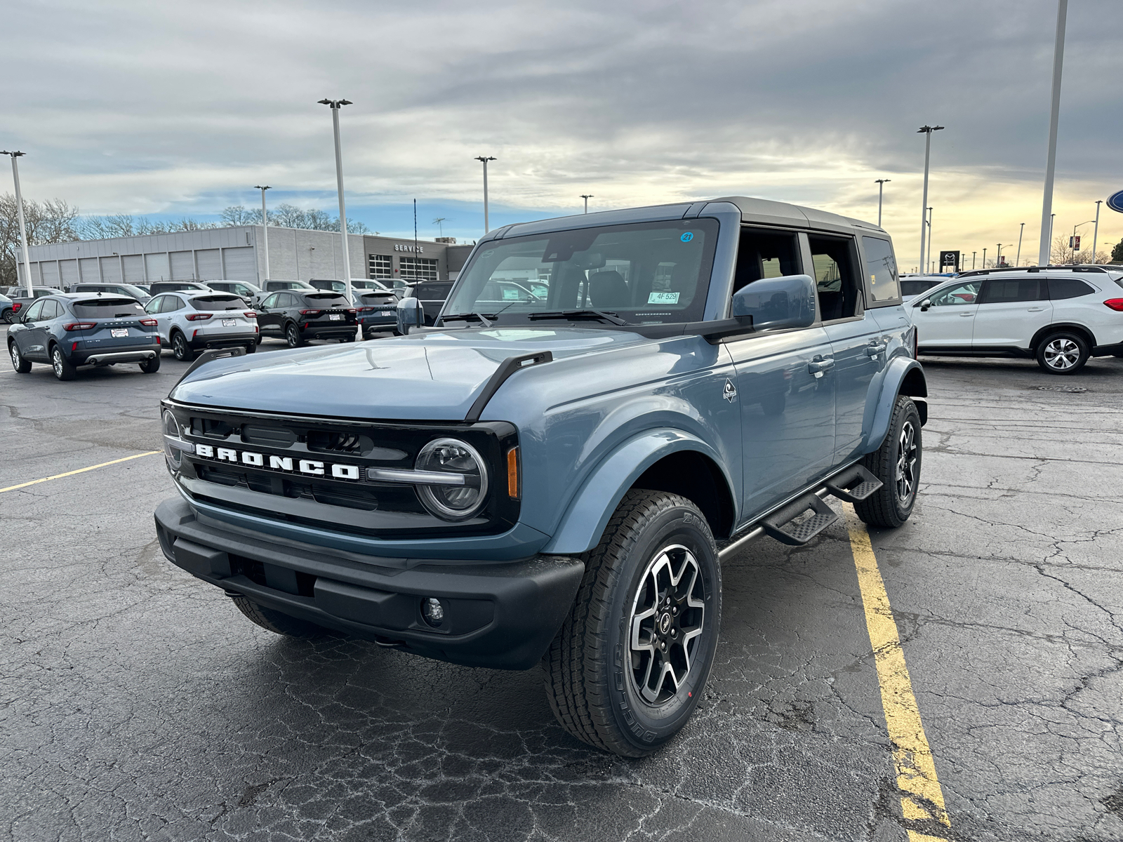 2024 Ford Bronco Outer Banks 4