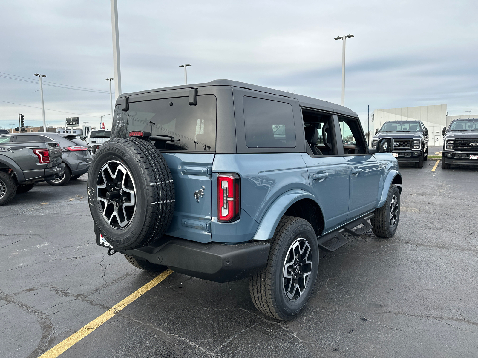 2024 Ford Bronco Outer Banks 8