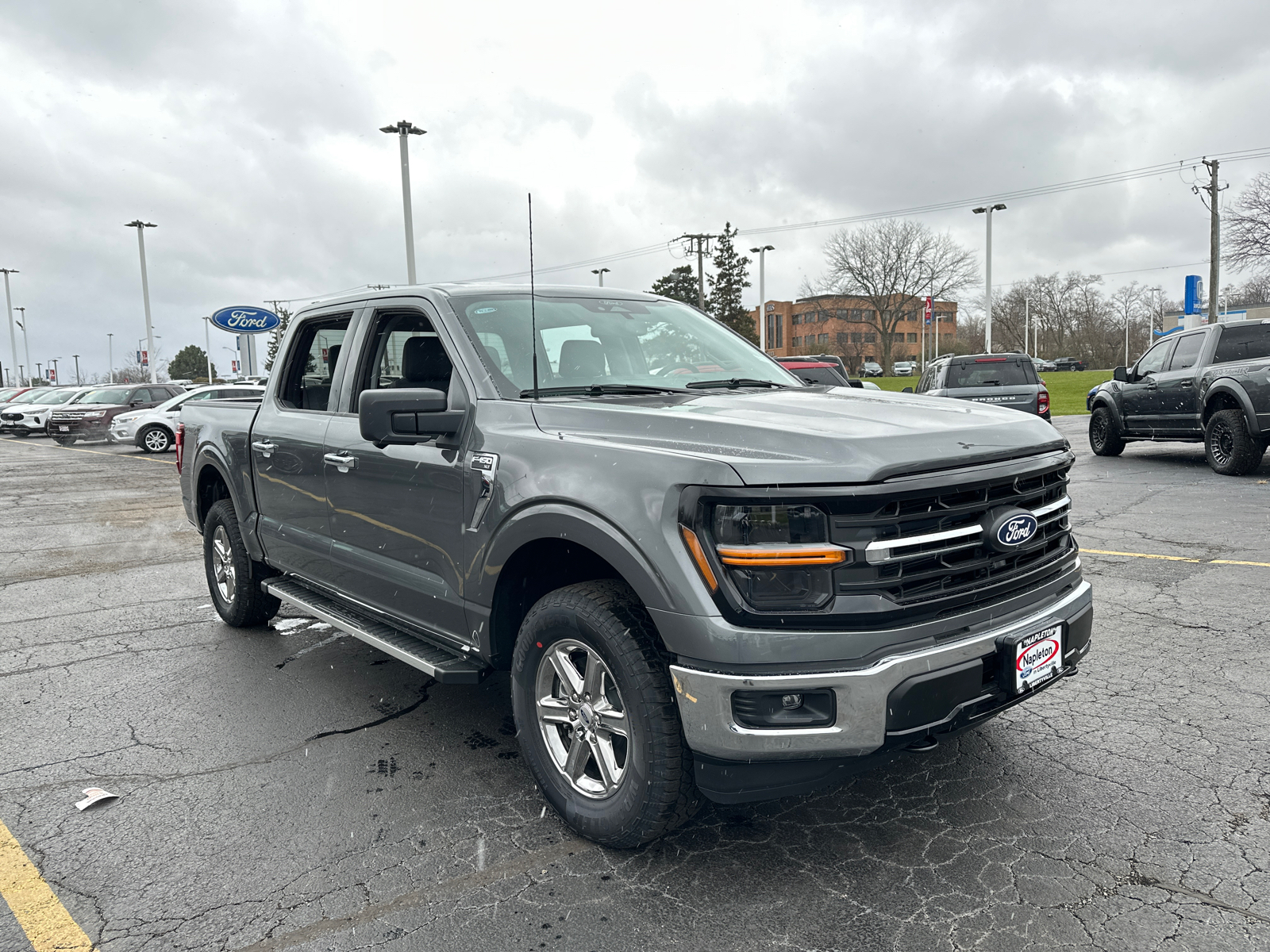 2024 Ford F-150 XLT 4WD SuperCrew 5.5 Box 10