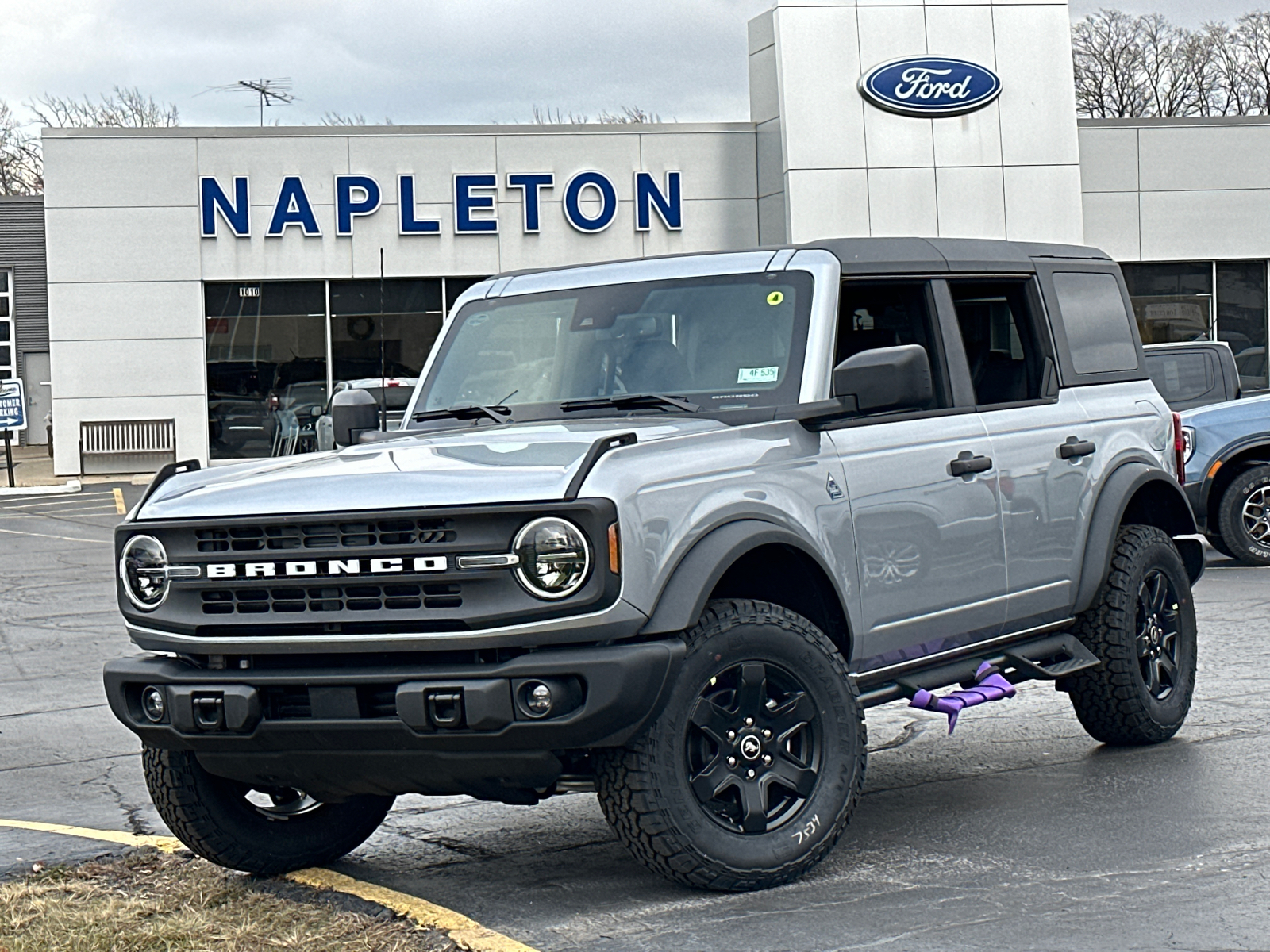 2024 Ford Bronco Black Diamond 1