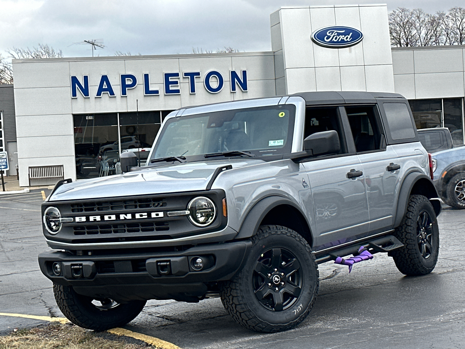 2024 Ford Bronco Black Diamond 2