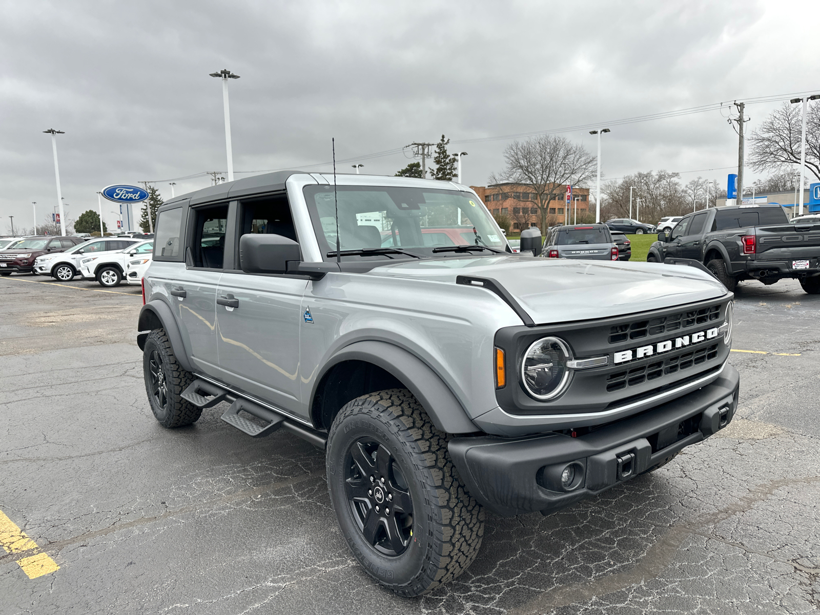 2024 Ford Bronco Black Diamond 10