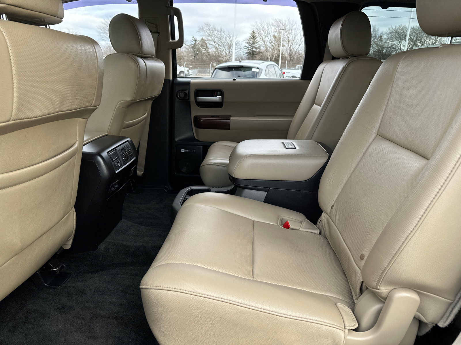 2015 Toyota Sequoia Platinum 32