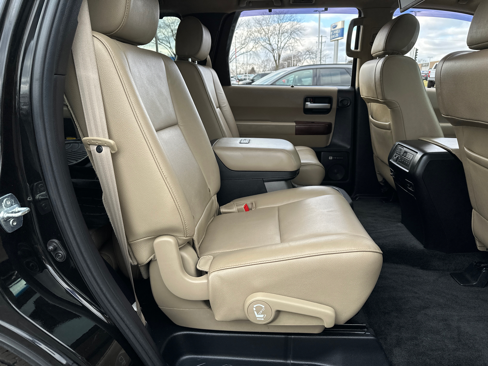 2015 Toyota Sequoia Platinum 34