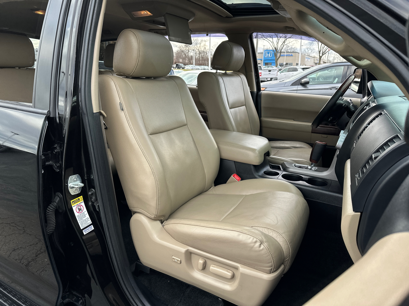 2015 Toyota Sequoia Platinum 35