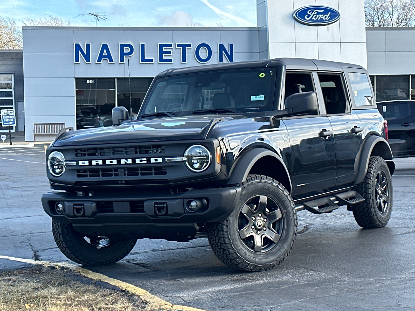 2024 Ford Bronco Black Diamond 1