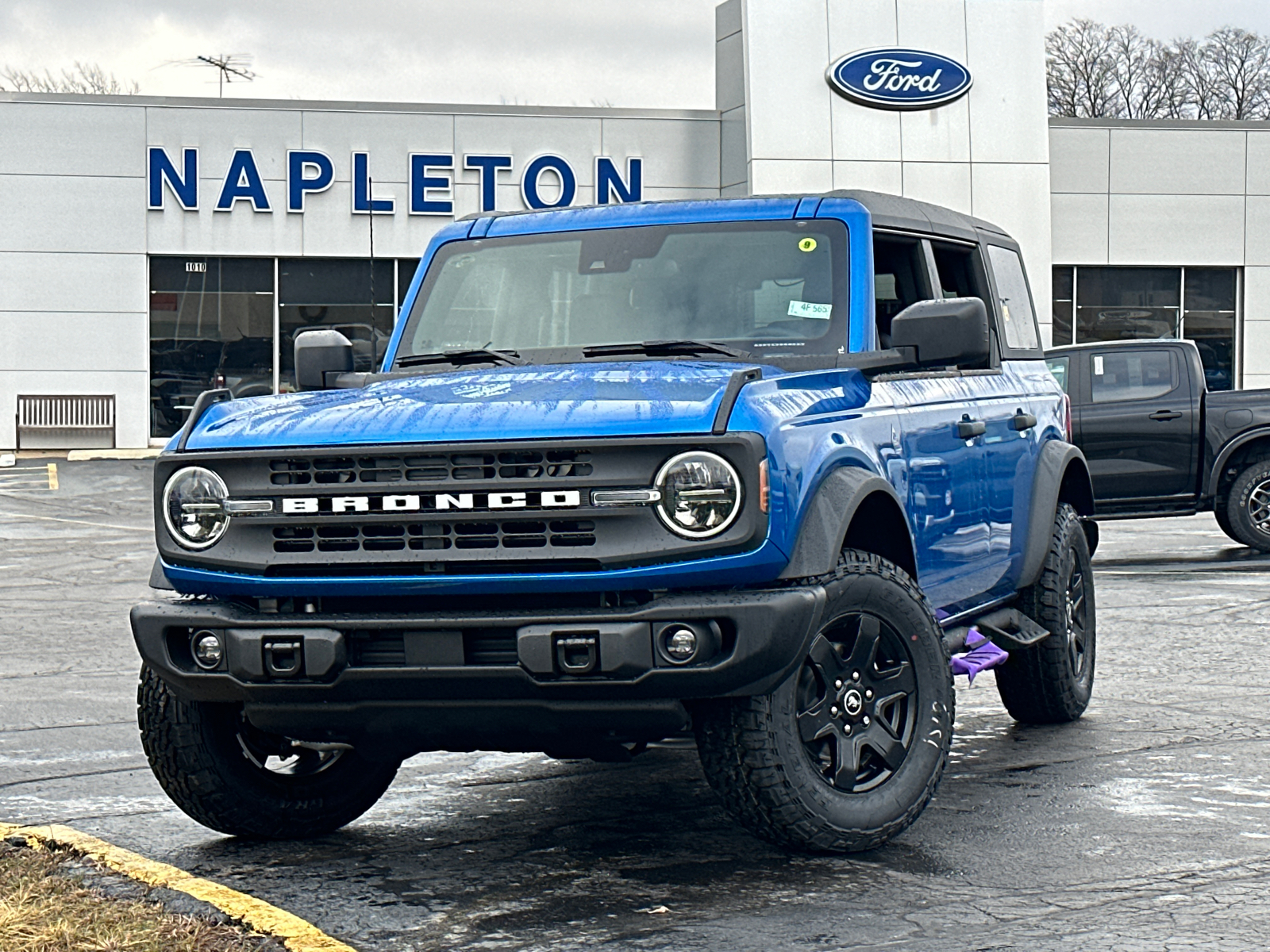 2024 Ford Bronco Black Diamond 2