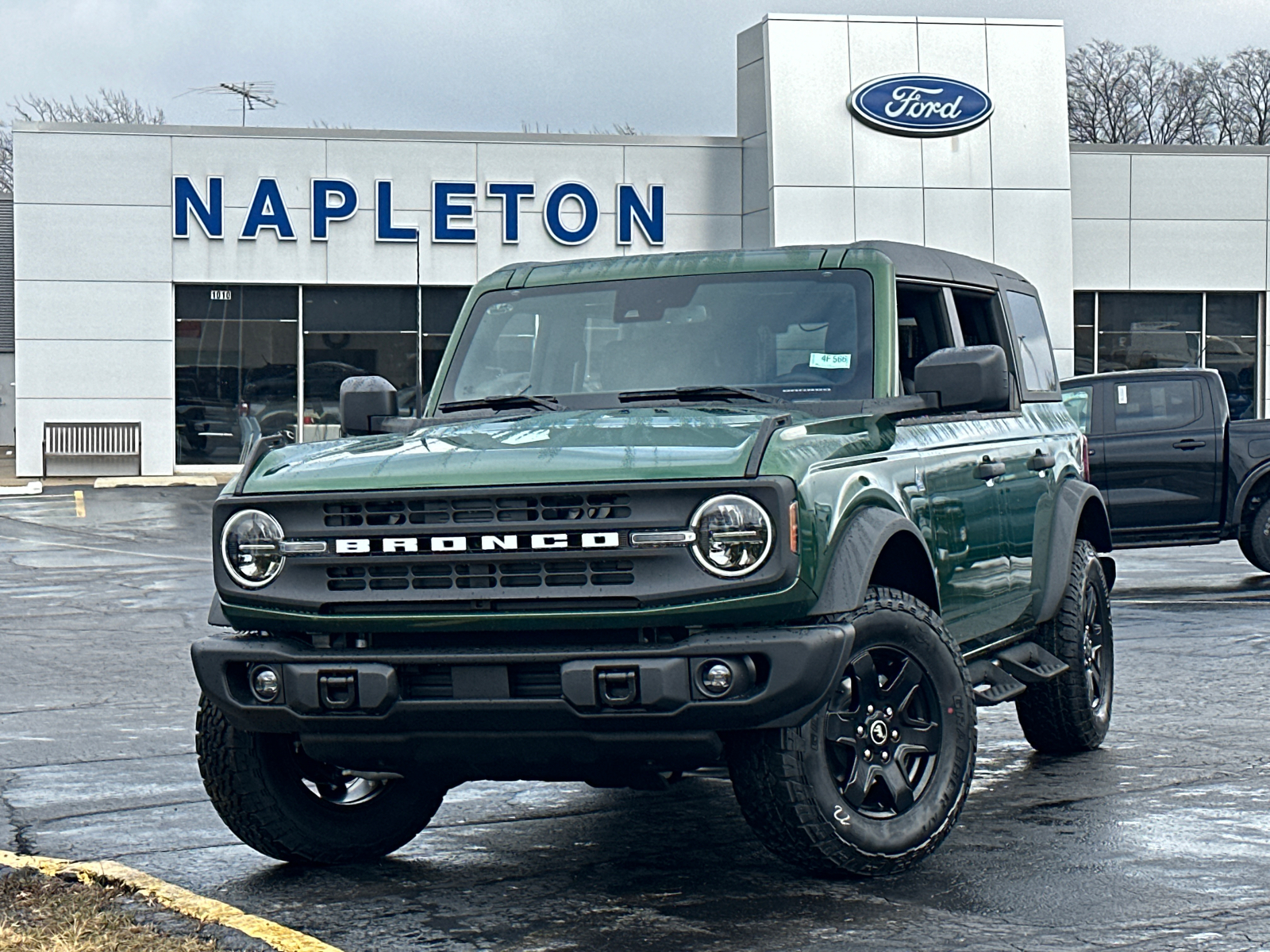 2024 Ford Bronco Black Diamond 1