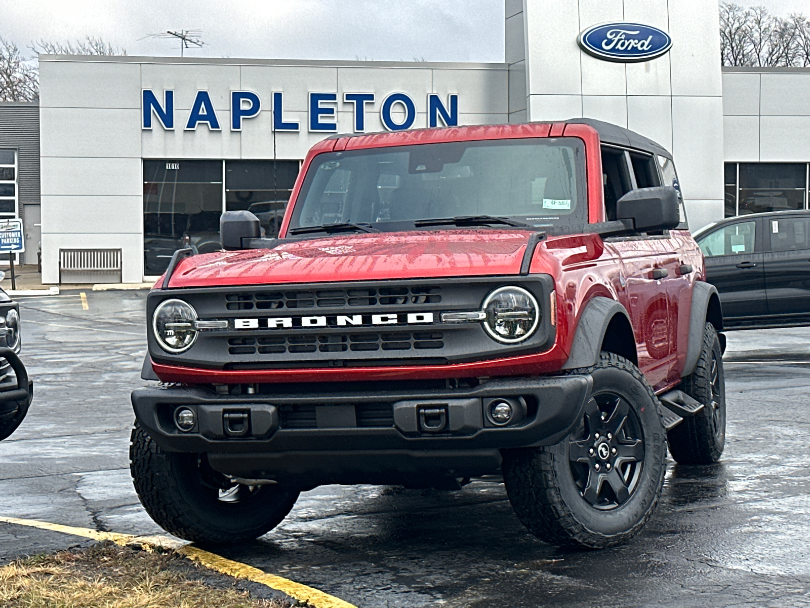 2024 Ford Bronco Black Diamond 1