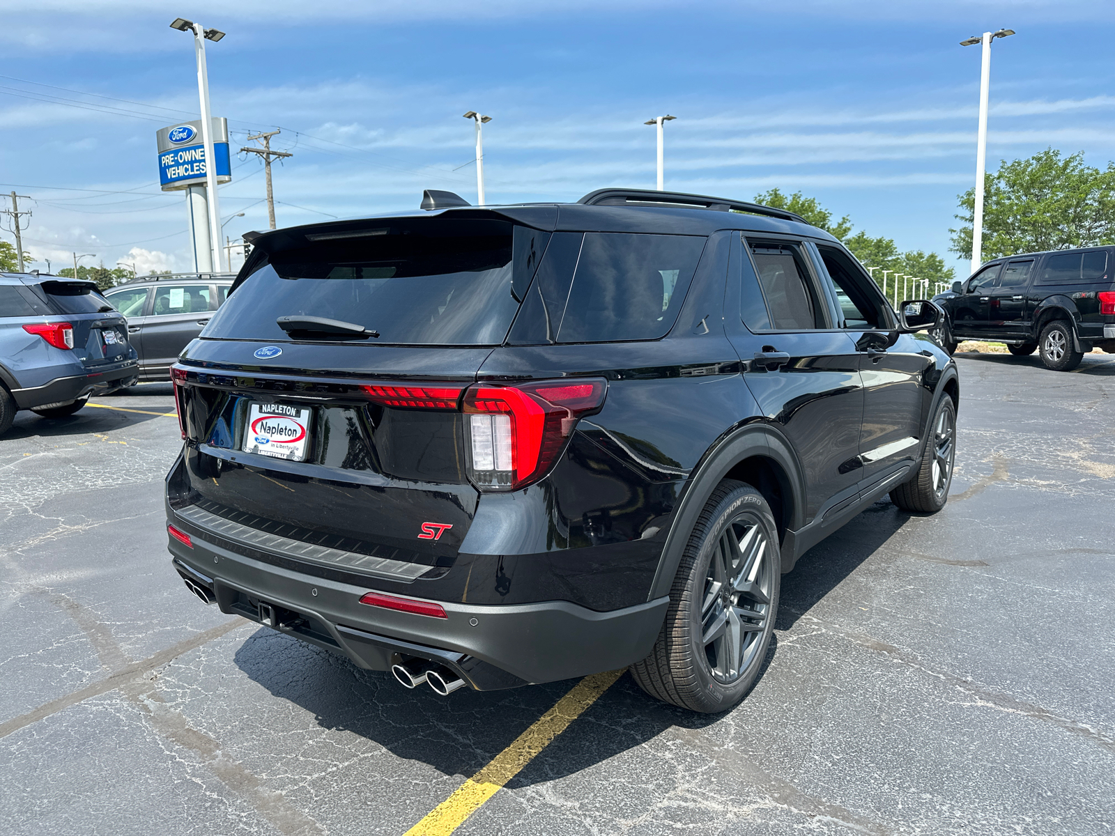 2025 Ford Explorer ST 8