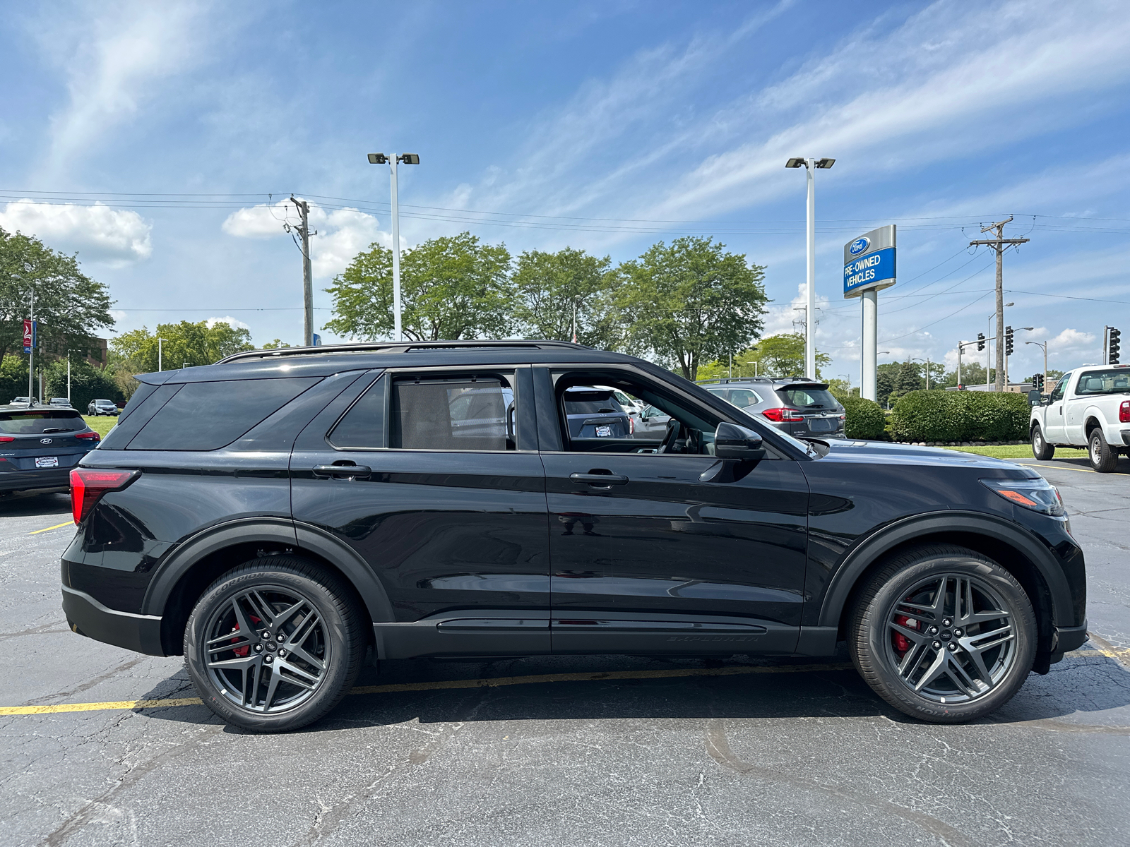 2025 Ford Explorer ST 9