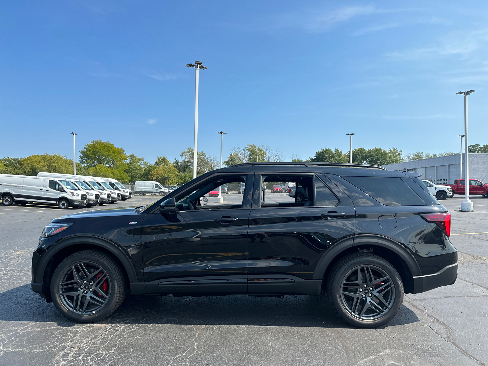 2025 Ford Explorer ST-Line 5