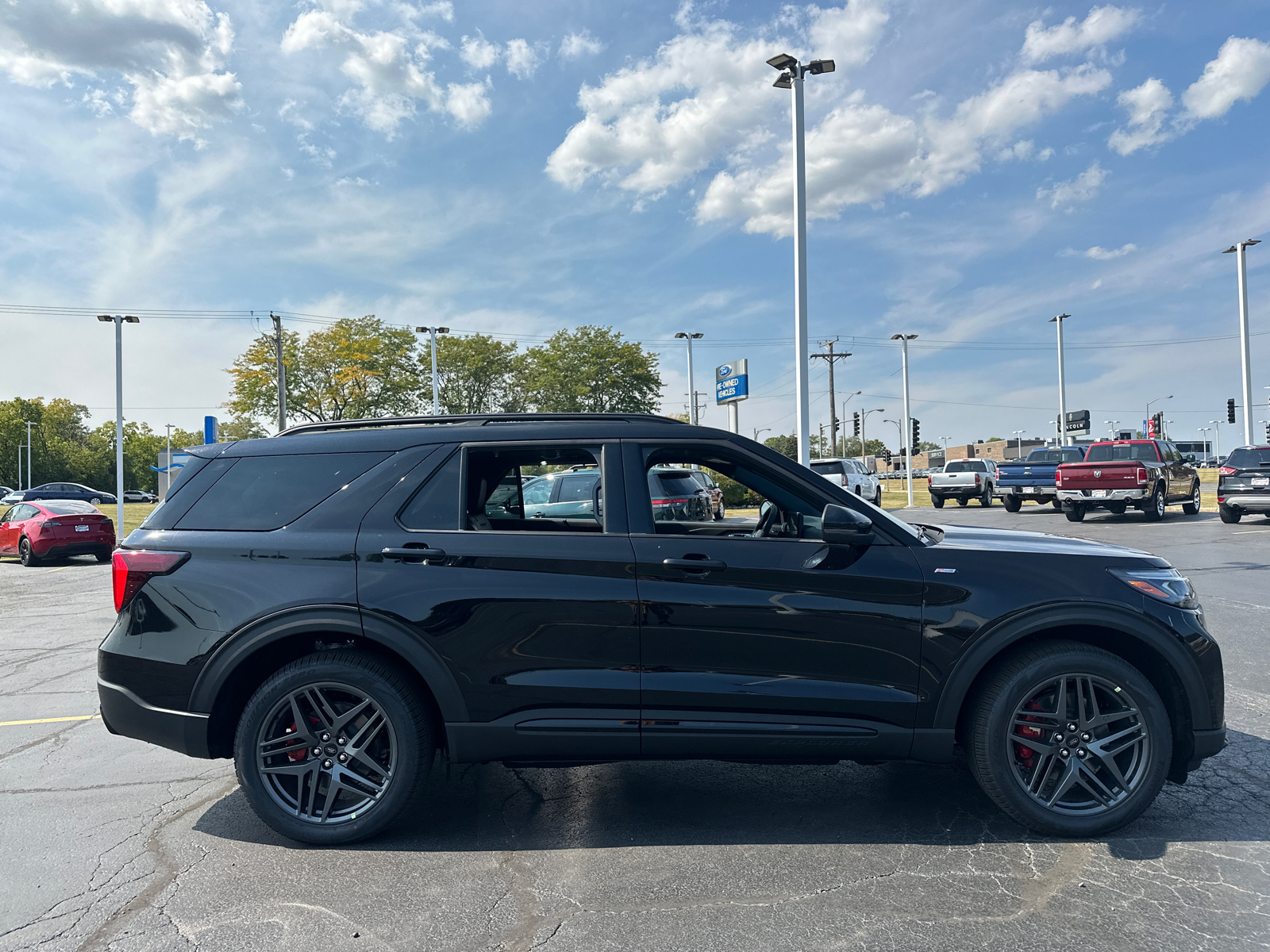 2025 Ford Explorer ST-Line 9