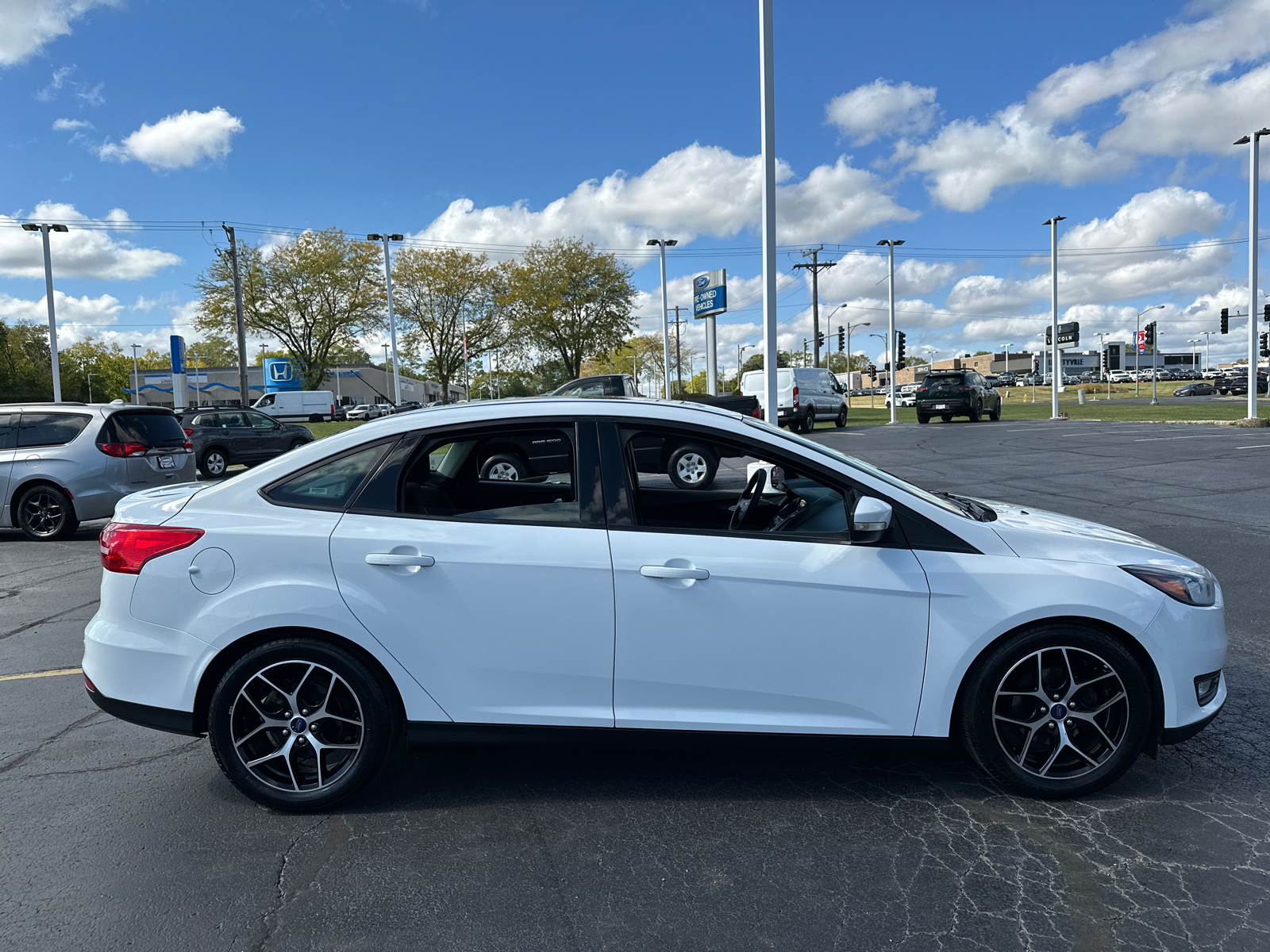 2017 Ford Focus SEL 9