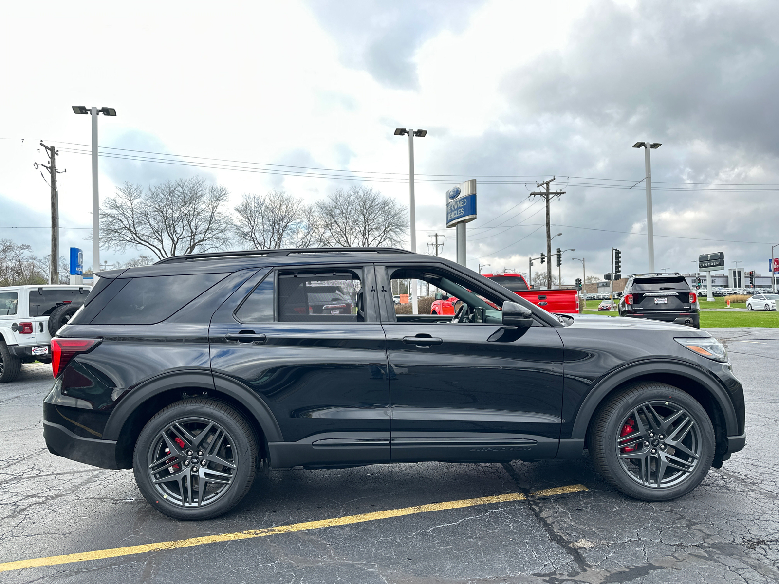 2025 Ford Explorer ST 9