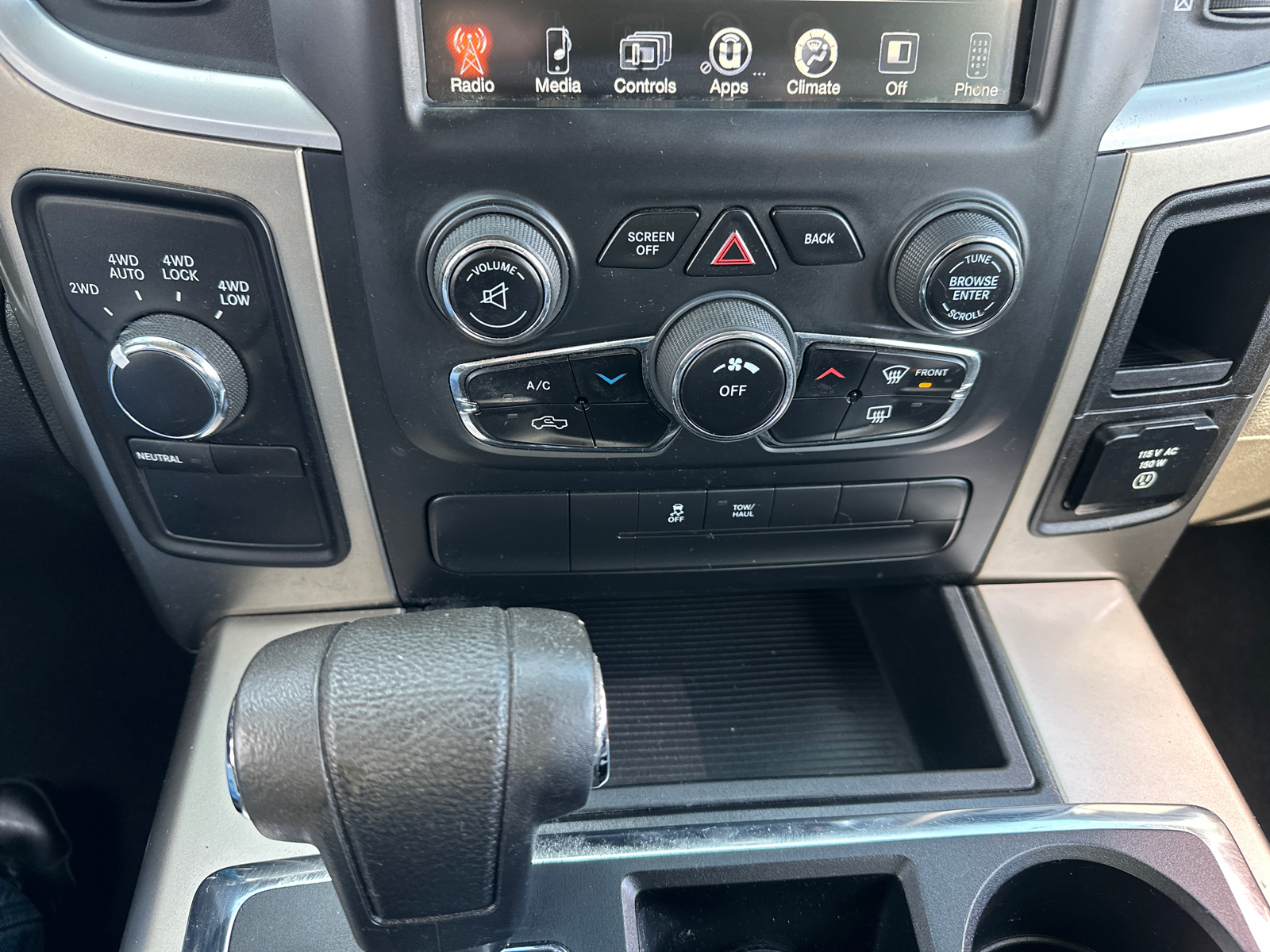 2013 Ram 1500 Big Horn 4WD Quad Cab 140.5 21