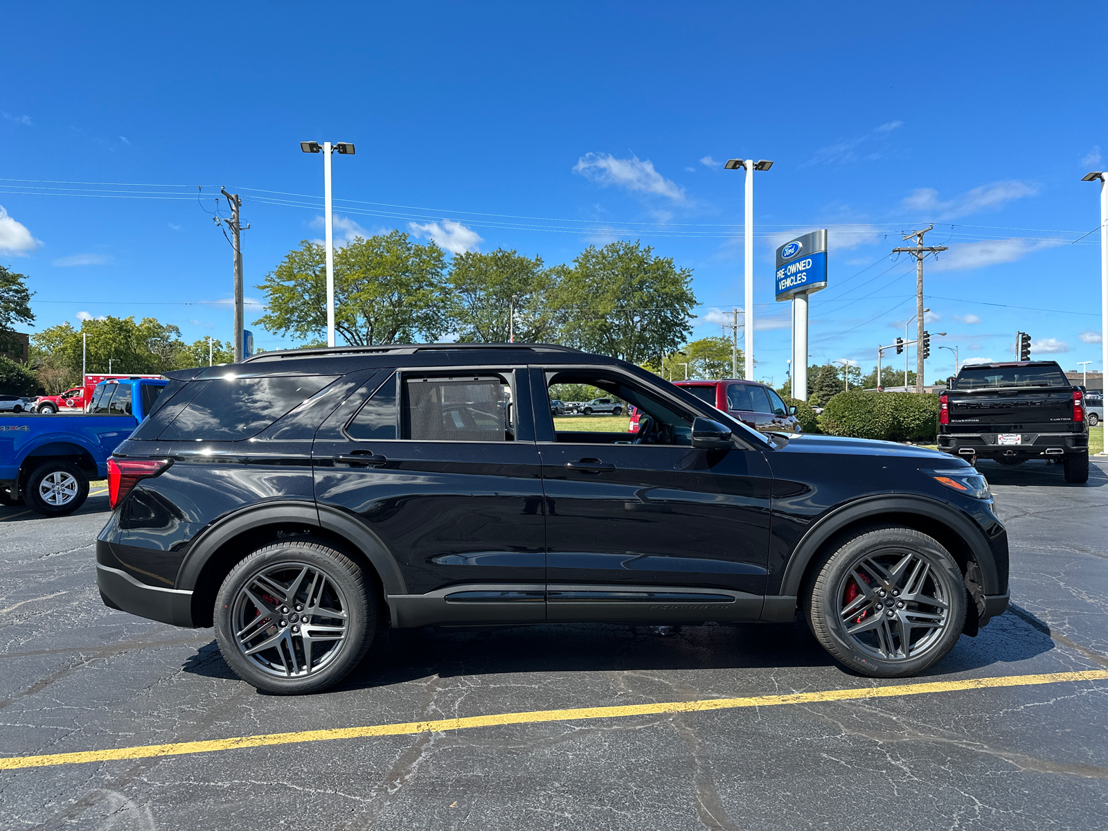 2025 Ford Explorer ST 9