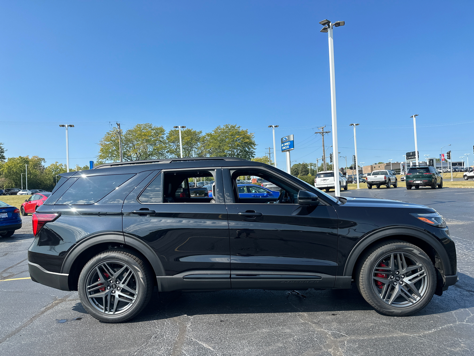 2025 Ford Explorer ST 9