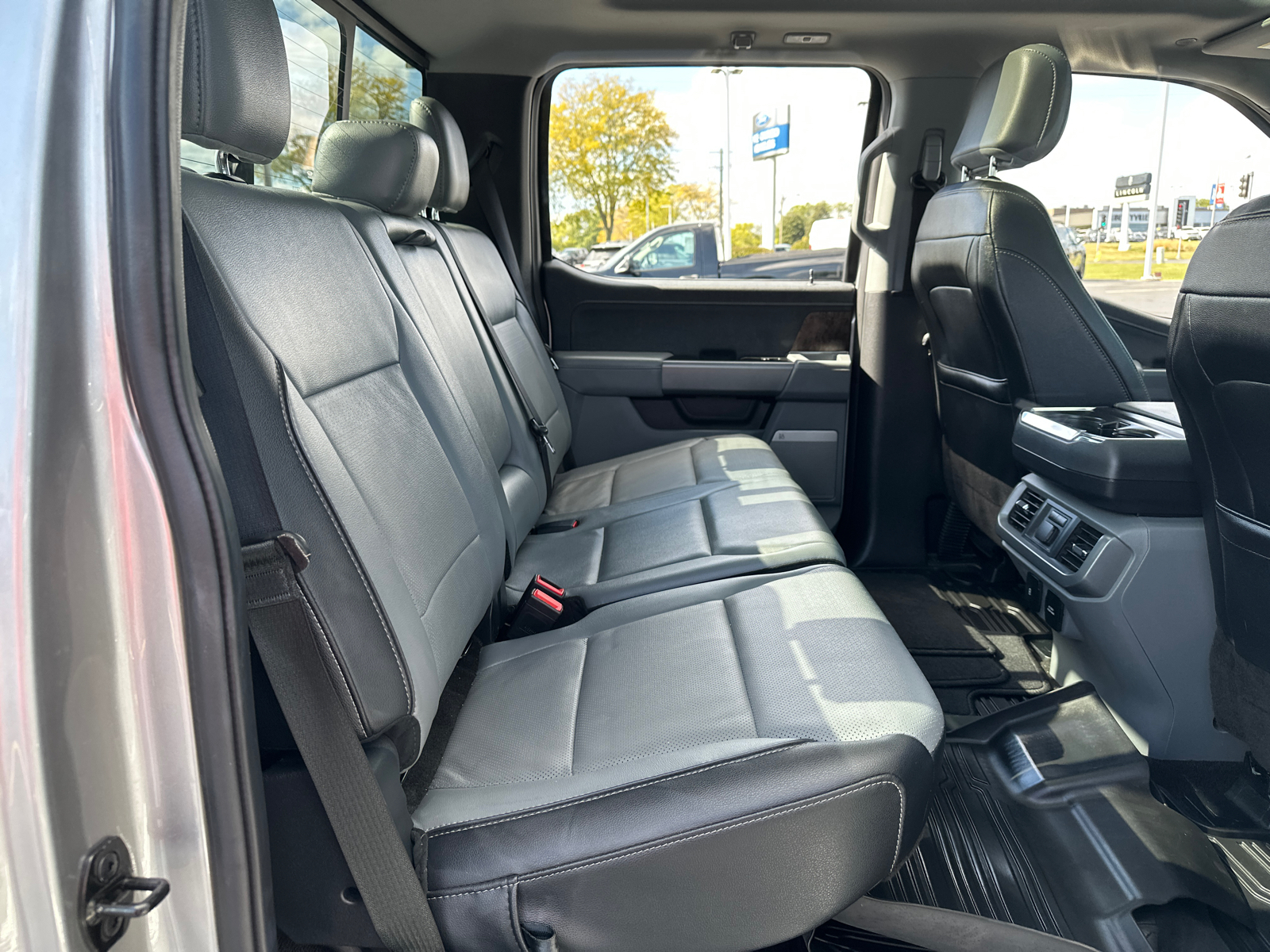 2022 Ford F-150 LARIAT 4WD SuperCrew 5.5 Box 32