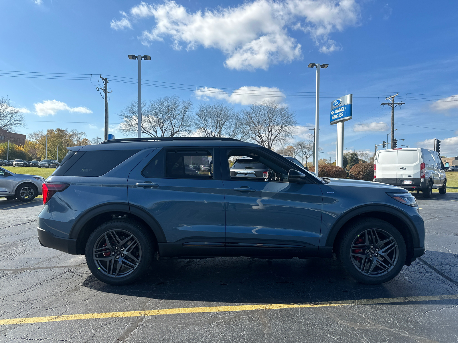 2025 Ford Explorer ST-Line 9