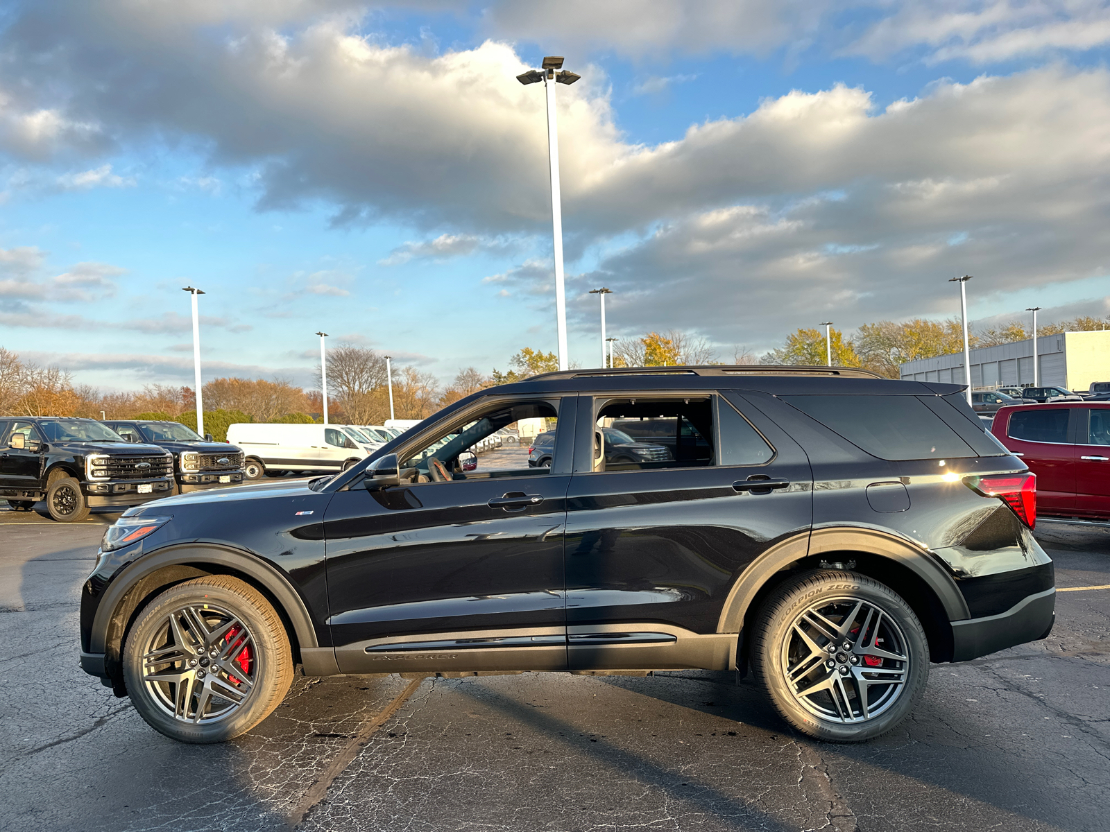 2025 Ford Explorer ST-Line 5