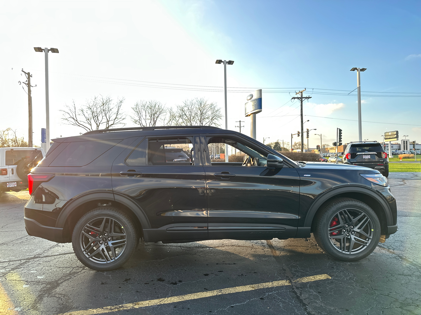 2025 Ford Explorer ST-Line 9