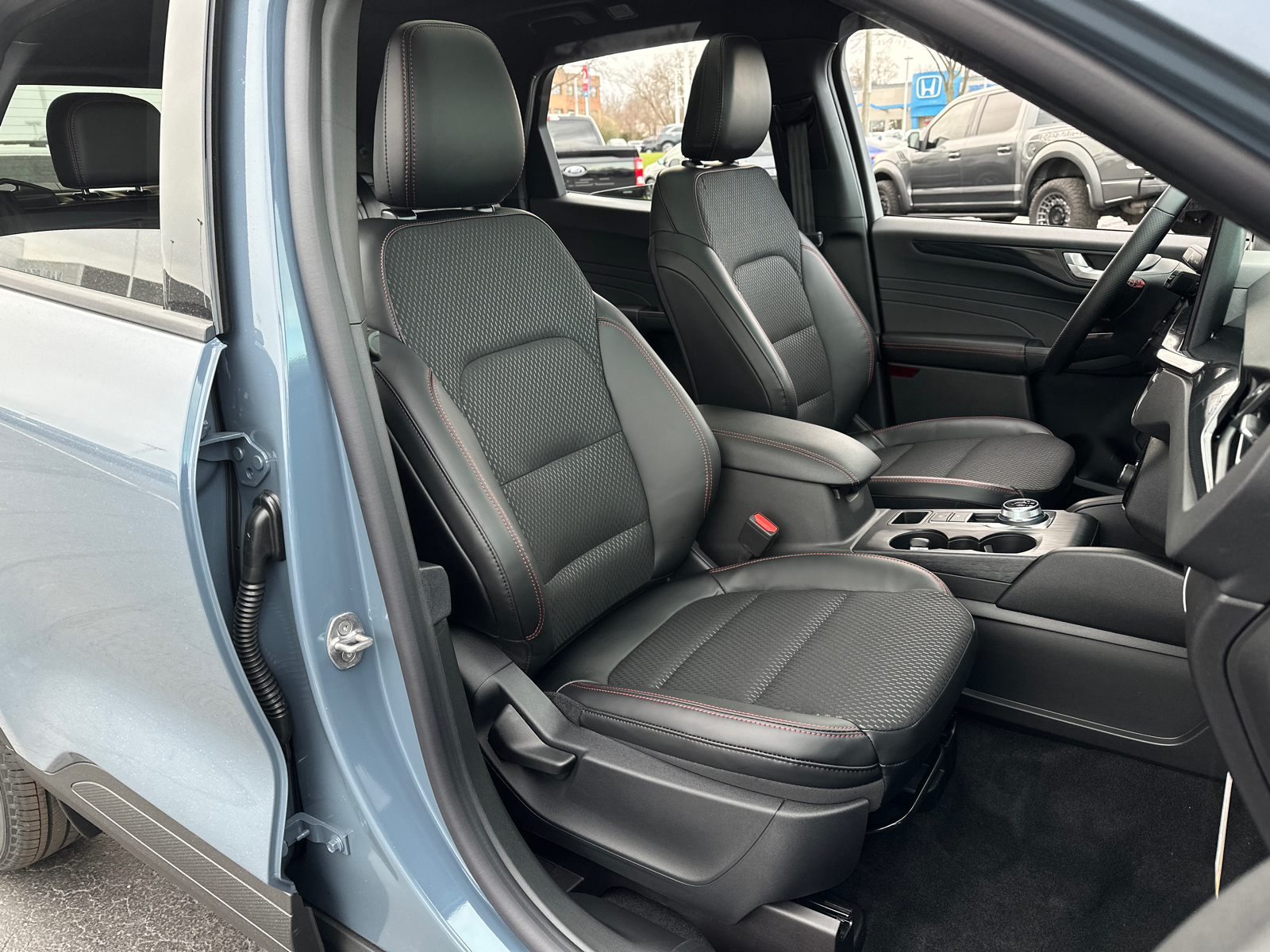 2025 Ford Escape ST-Line Select 35