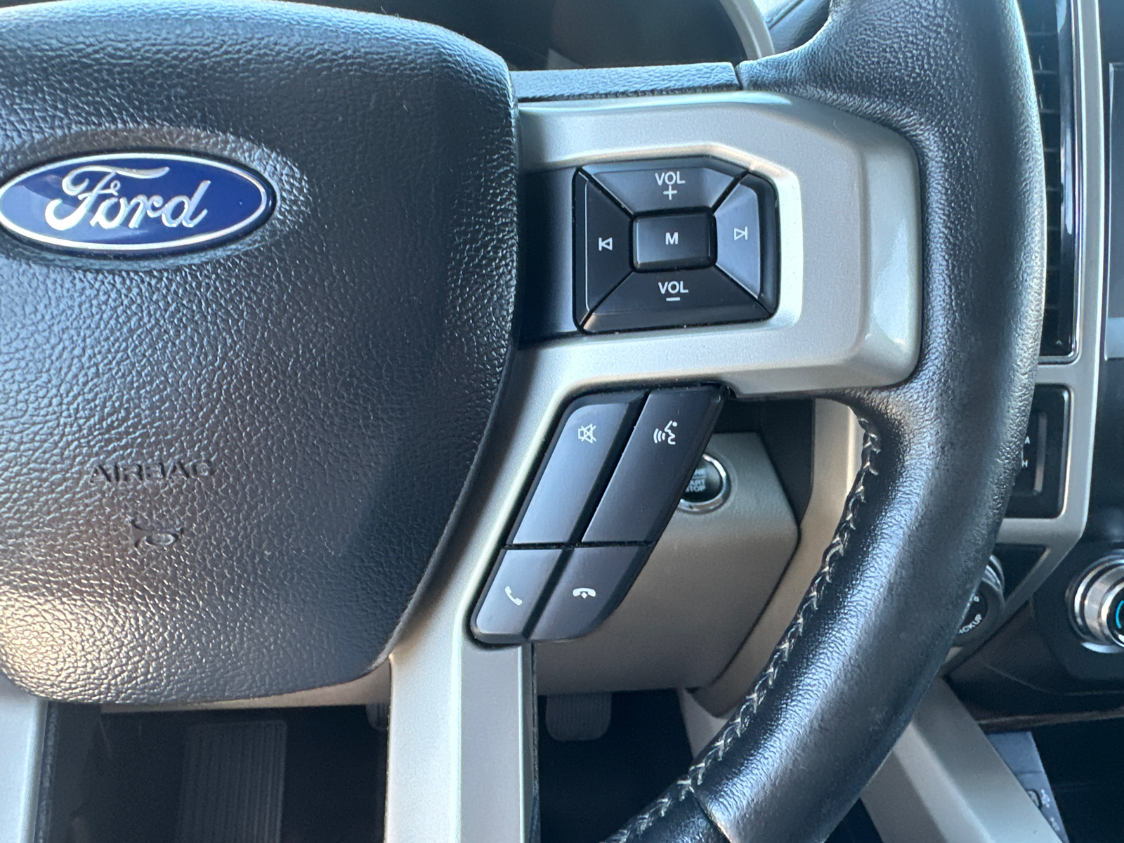 2019 Ford F-150 LARIAT 4WD SuperCrew 5.5 Box 22