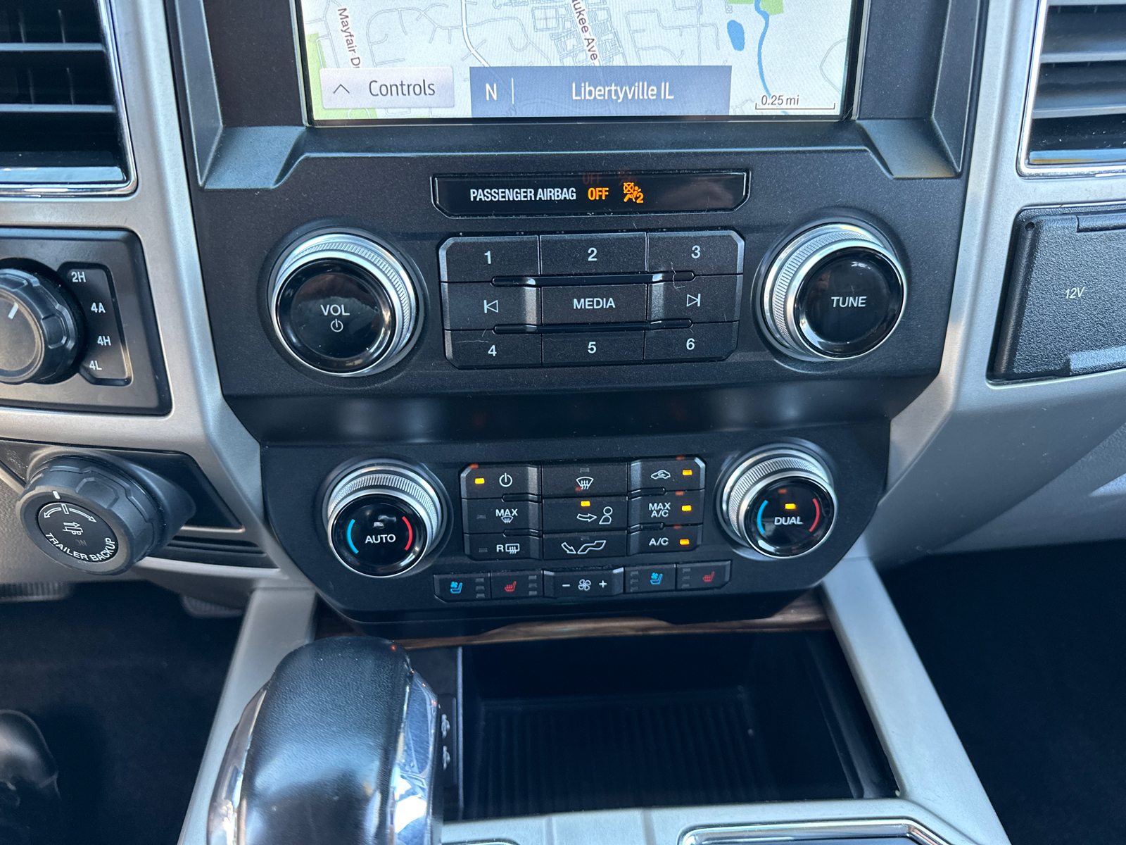 2019 Ford F-150 LARIAT 4WD SuperCrew 5.5 Box 24